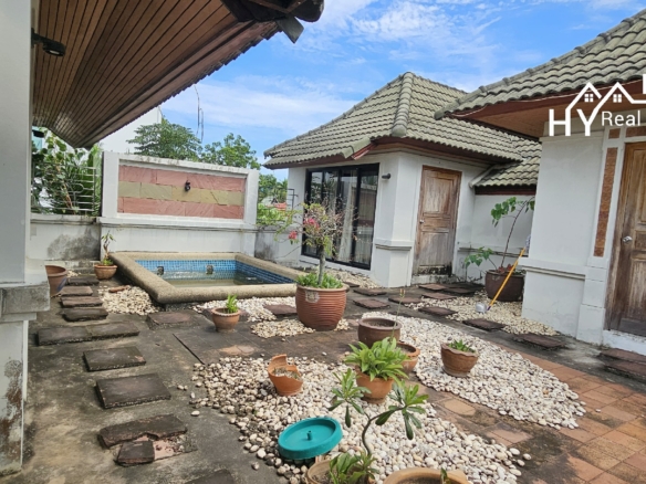 #3430   2 houses on 2 rai. Scope for improving / redevelopment. 