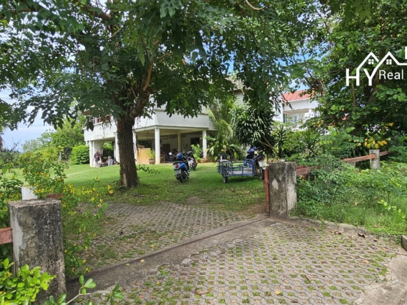 #3430   2 houses on 2 rai. Scope for improving / redevelopment. 