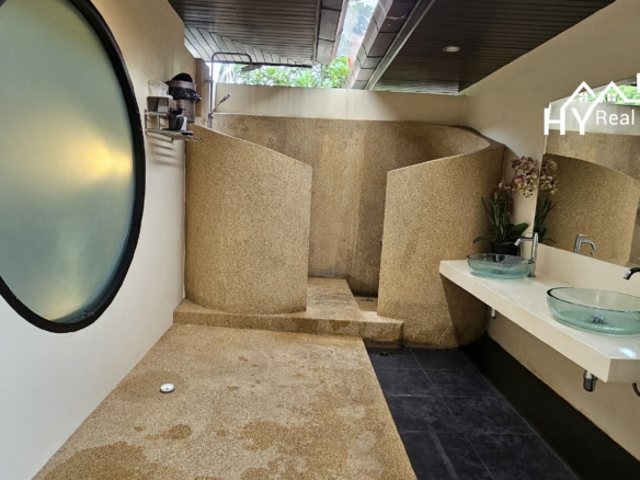 #3439   Extensive Hillside pool house on 4 rai with stunning westerly views 
