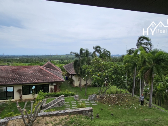 #3439   Extensive Hillside pool house on 4 rai with stunning westerly views 