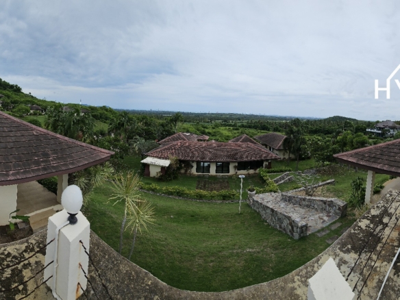 #3439   Extensive Hillside pool house on 4 rai with stunning westerly views 