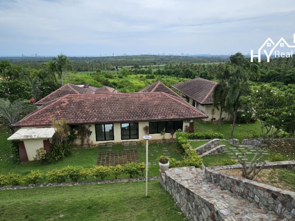 #3439   Extensive Hillside pool house on 4 rai with stunning westerly views 