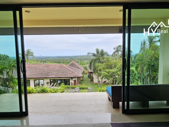 #3439   Extensive Hillside pool house on 4 rai with stunning westerly views 
