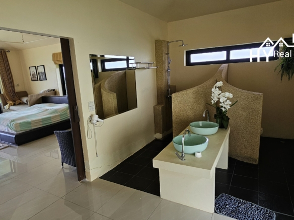 #3439   Extensive Hillside pool house on 4 rai with stunning westerly views 