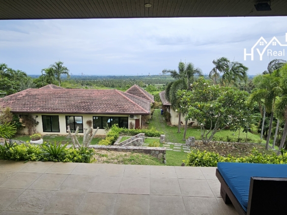 #3439   Extensive Hillside pool house on 4 rai with stunning westerly views 