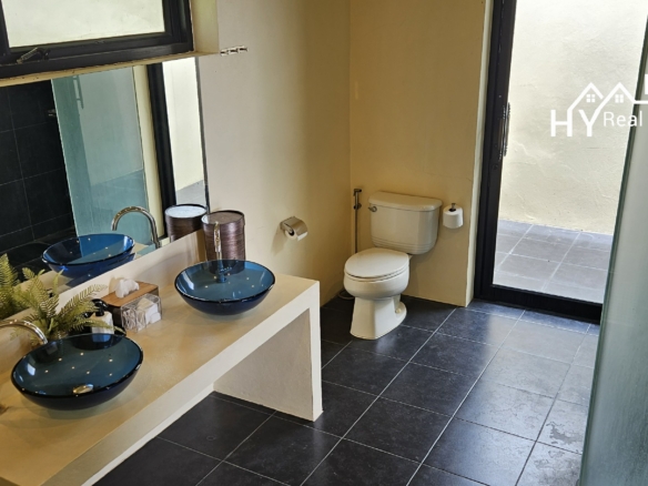 #3439   Extensive Hillside pool house on 4 rai with stunning westerly views 