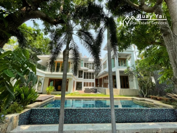 #3436 Quiet Beachfront detached house beside and overlooking the sea