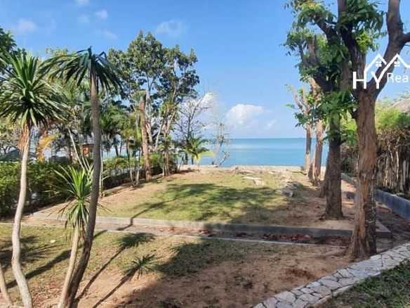 #3436 Quiet Beachfront detached house beside and overlooking the sea