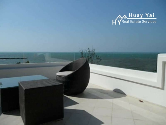 #3436 Quiet Beachfront detached house beside and overlooking the sea