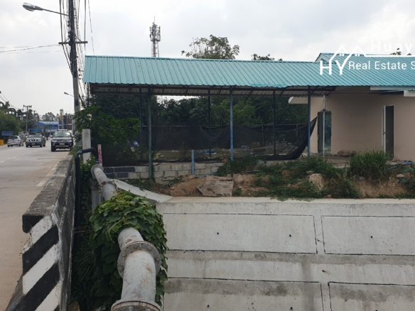 #3163  Restaurant / Shop Site Long Lease. Centre of Huay Yai