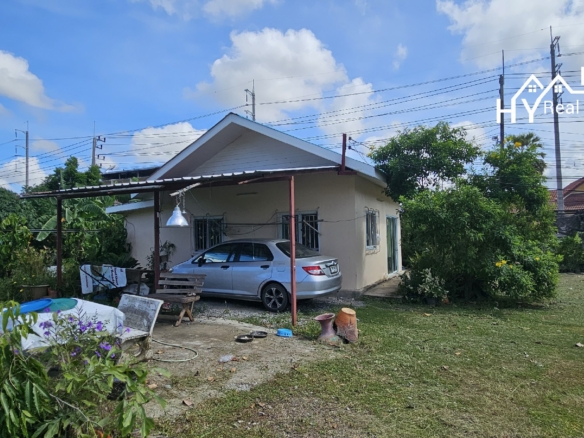#3163  Restaurant / Shop Site Long Lease. Centre of Huay Yai