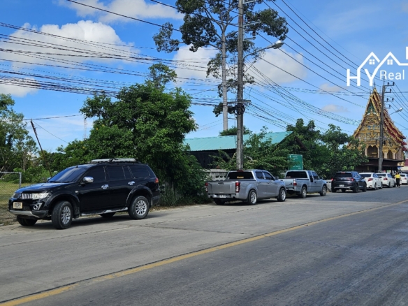 #3163  Restaurant / Shop Site Long Lease. Centre of Huay Yai