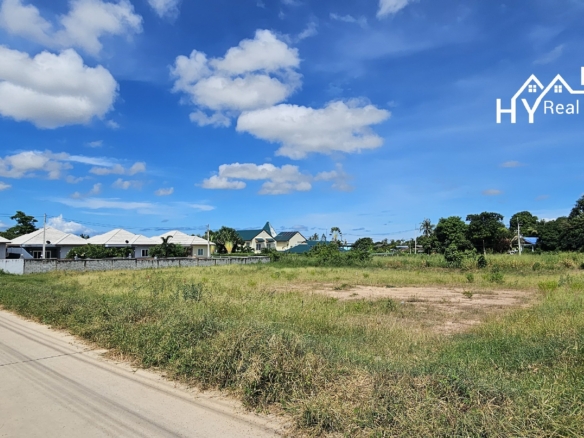#1600   8plots plus road available together