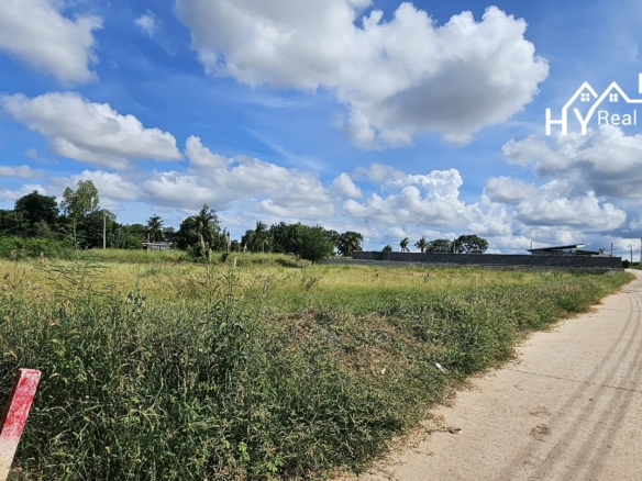 #1600   8plots plus road available together