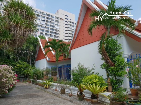#3457    Spacious character Pool House in Jomtien Palace