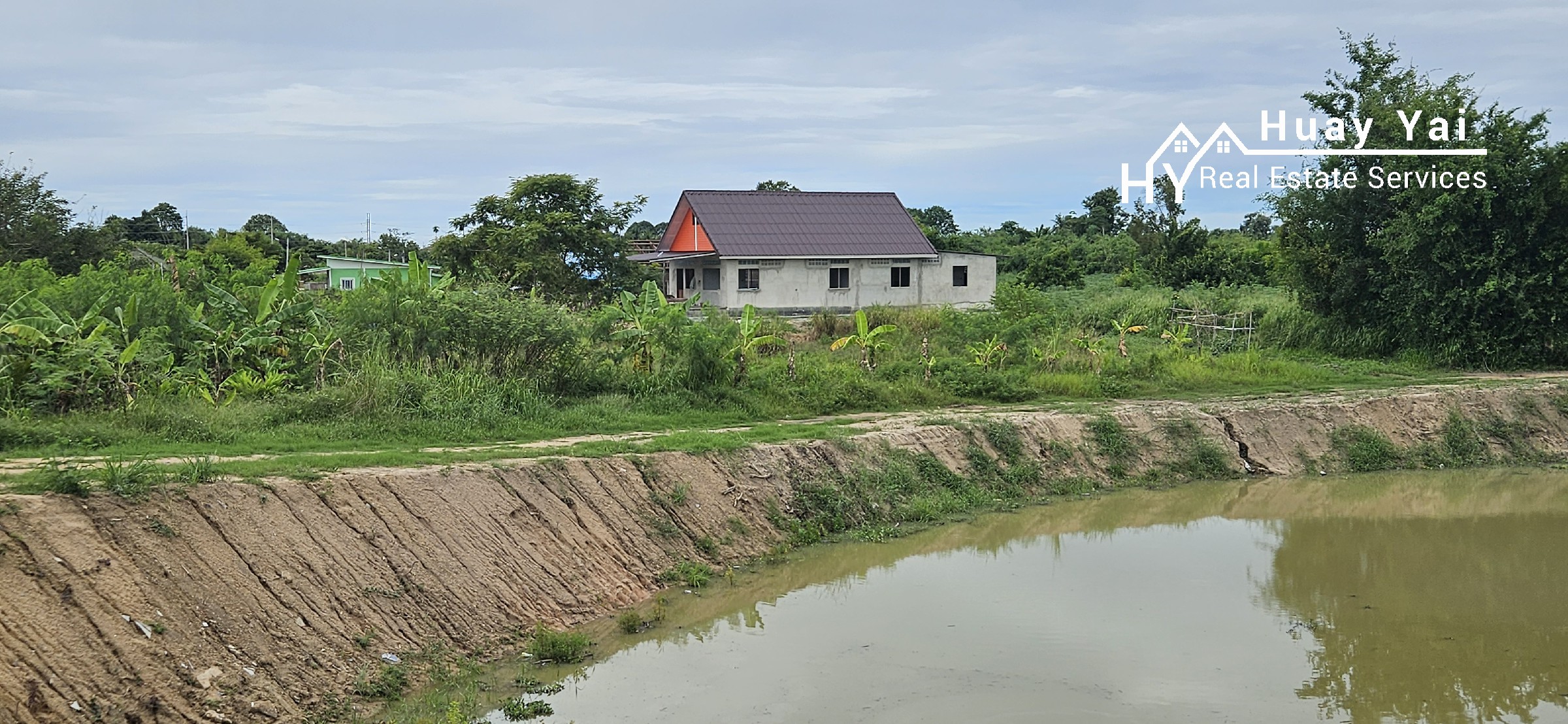 #1622    Small Thai house on 1+ rai.  460m from Huay Yai Road