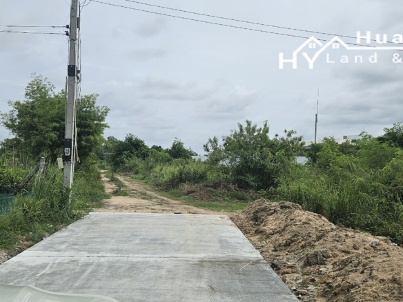 #1622    Small Thai house on 1+ rai.  460m from Huay Yai Road