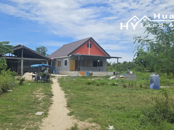#1622    Small Thai house on 1+ rai.  460m from Huay Yai Road