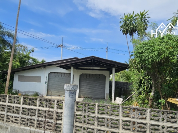 #3459 House for renovation / demolition in quiet residential area 