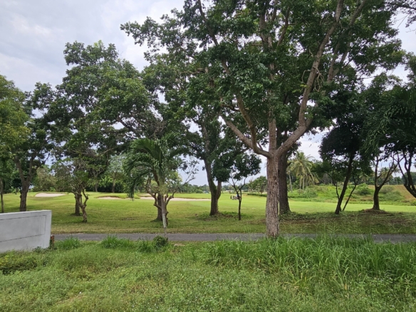 #C26 Phoenix Golf Course. Land plot just over 1rai. SUPERB Value