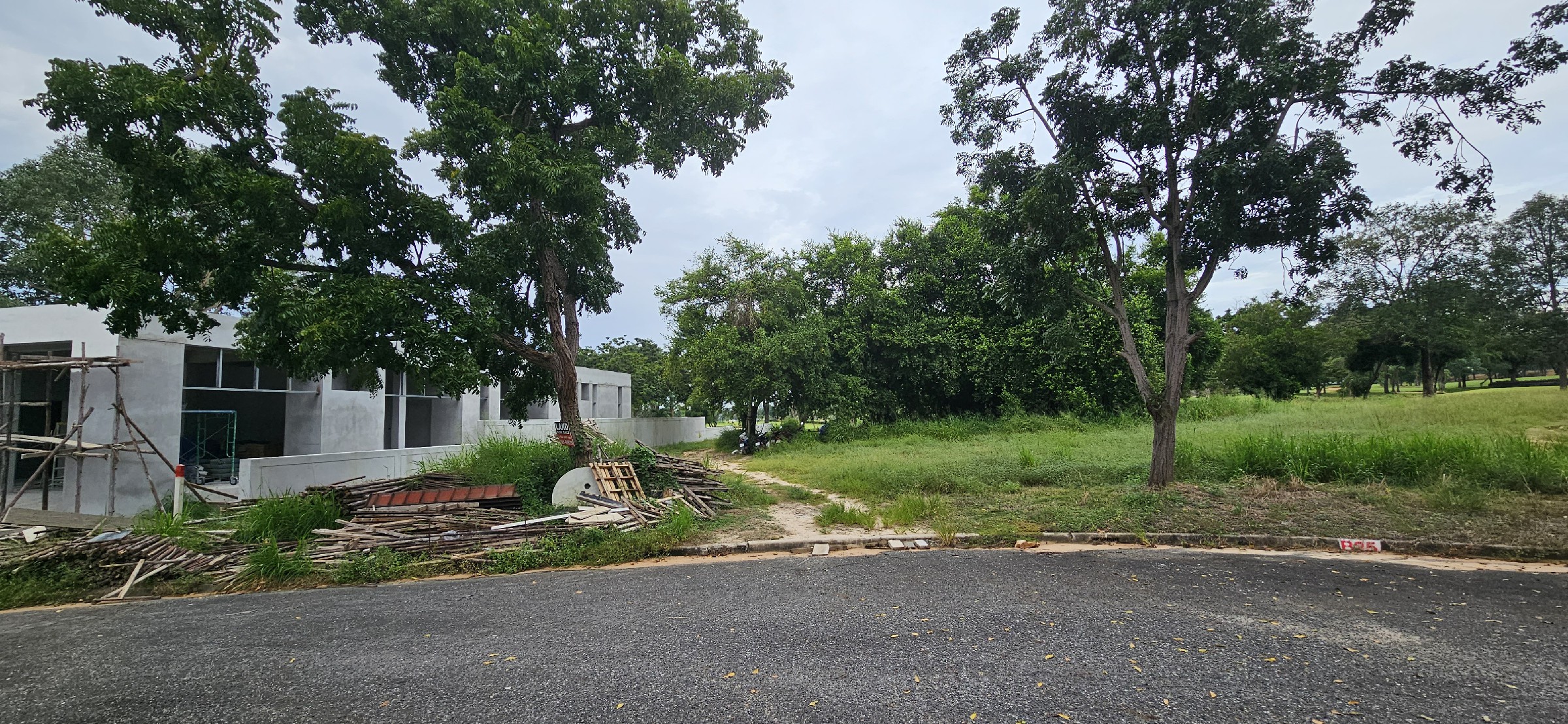 20241105_084542 #C26 Phoenix Golf Course. Land plot just over 1rai. SUPERB Value