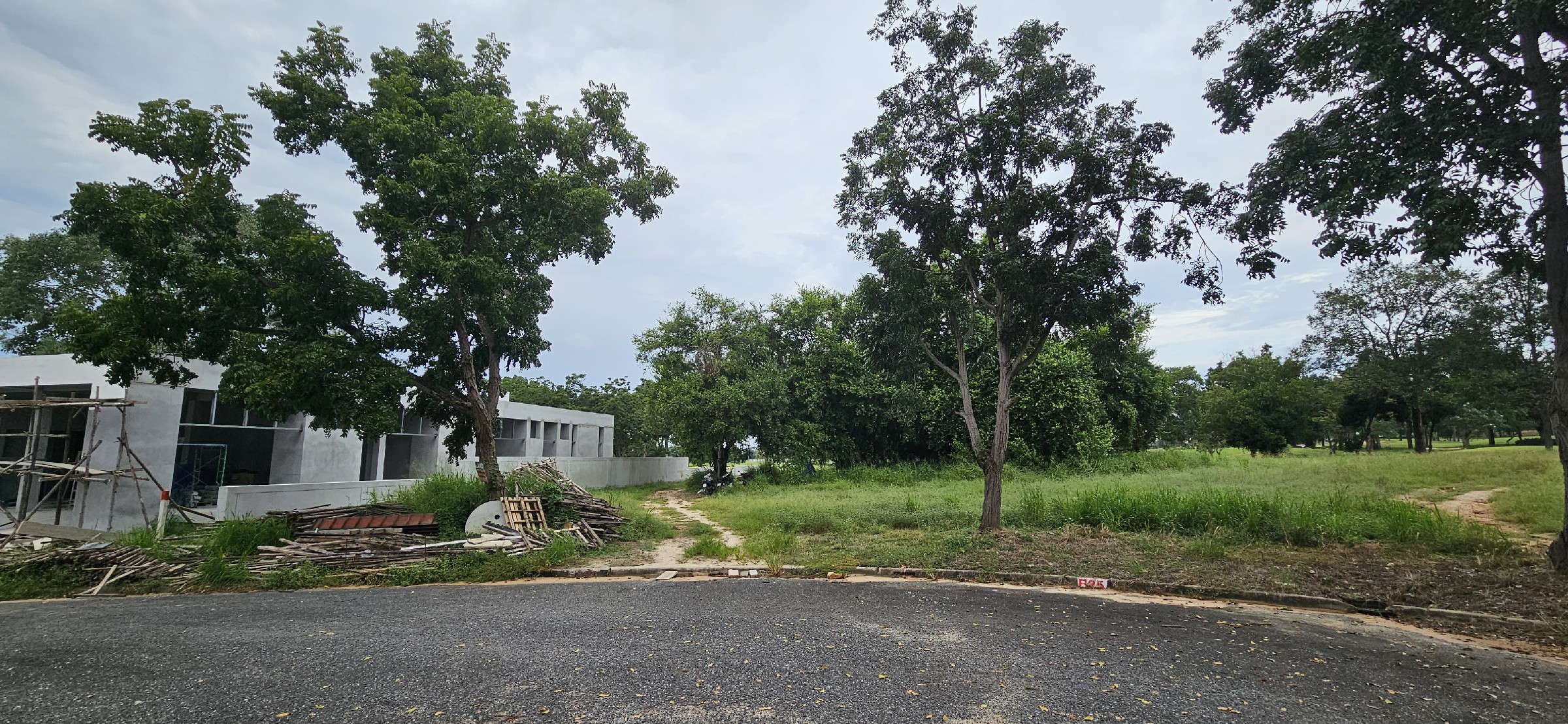 20241105_084550 #C26 Phoenix Golf Course. Land plot just over 1rai. SUPERB Value