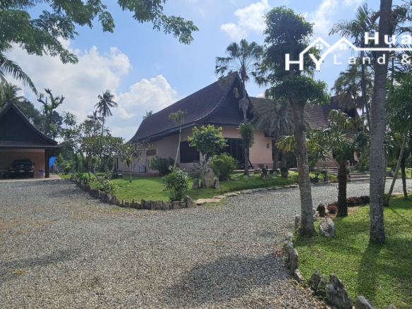 #3465  Character large pool house in HUGE garden