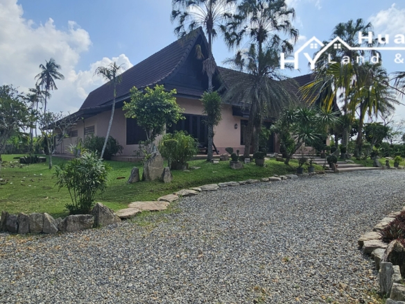 #3465  Character large pool house in HUGE garden