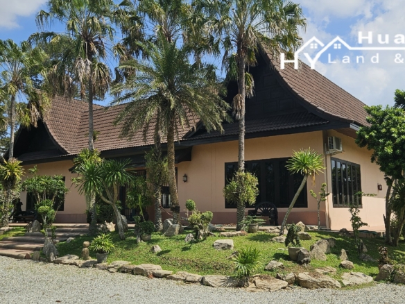 #3465  Character large pool house in HUGE garden