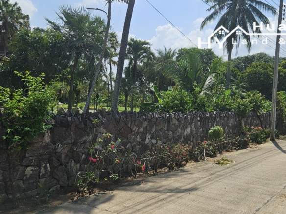 #3465  Character large pool house in HUGE garden