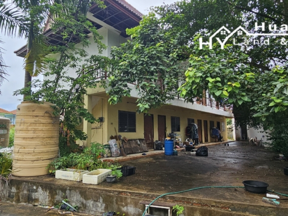 #1706        Beautiful 4rai with wide lake frontage, mature trees and some buildings