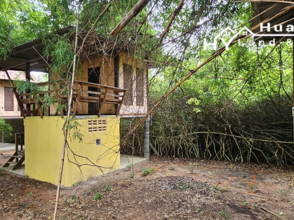 #1706        Beautiful 4rai with wide lake frontage, mature trees and some buildings