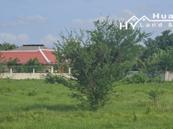 #1710 5rai adjoining gated community in centre of Huay Yai
