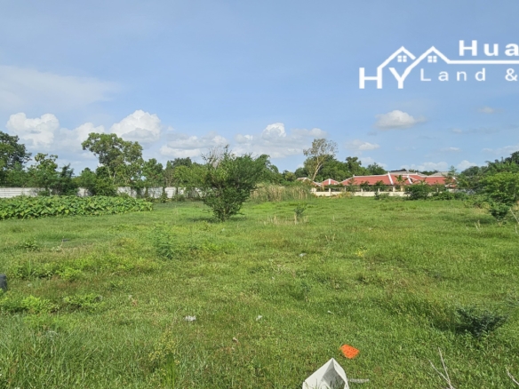 #1710 5rai adjoining gated community in centre of Huay Yai