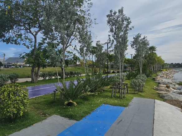 #1705  Land with 70m Lake frontage just outside Pattaya