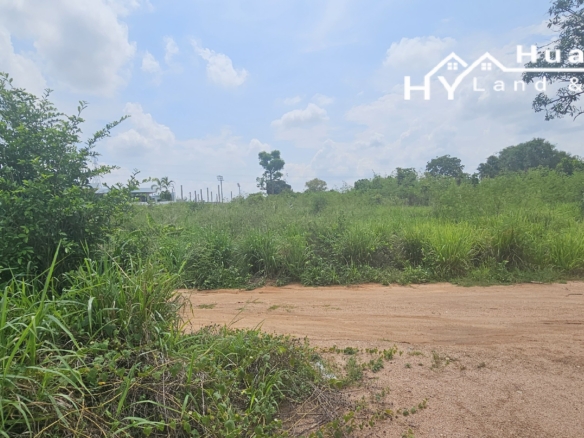 #1714    2x hillside plot with possible views in quiet no through soi