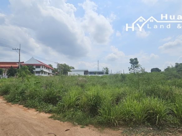 #1714    2x hillside plot with possible views in quiet no through soi