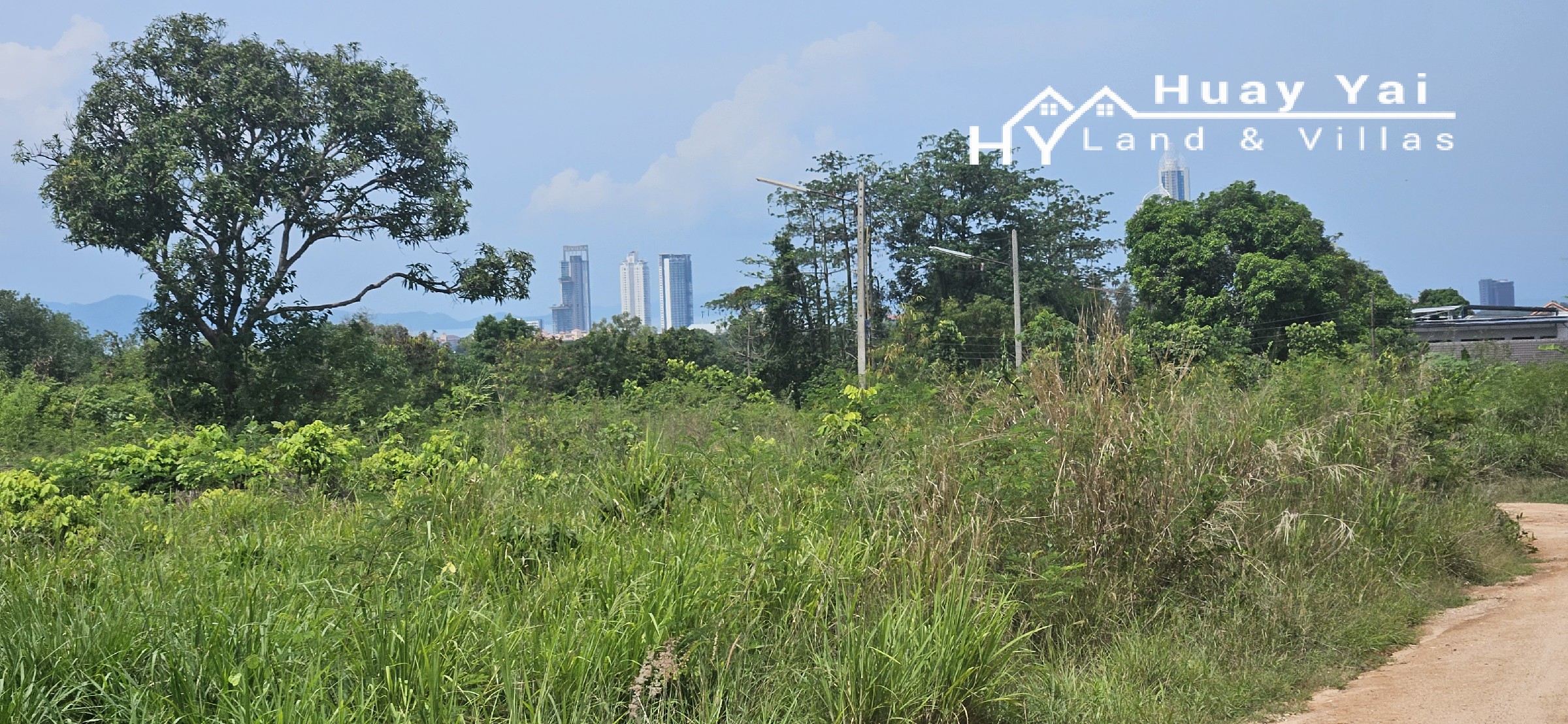 #1714    2x hillside plot with possible views in quiet no through soi