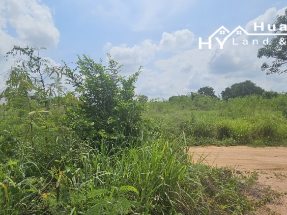 #1714    2x hillside plot with possible views in quiet no through soi