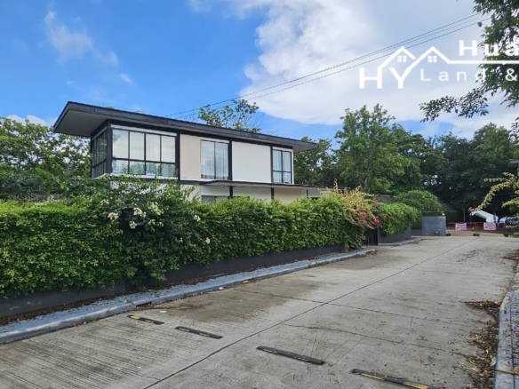 #3493   Modern Pool House with long term tenant