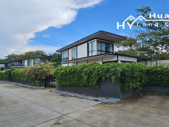 #3493   Modern Pool House with long term tenant