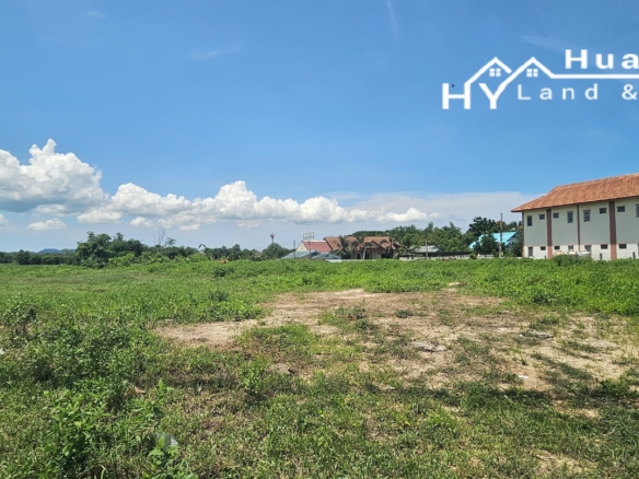 #1290  5+rai ideal multi villa site close to Huay Yai Road
