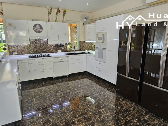 #3495   A well presented Pool House just off Huay Yai centre