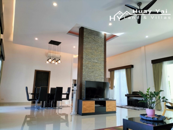 #3109 Spacious well proportioned Pool Villa in large plot