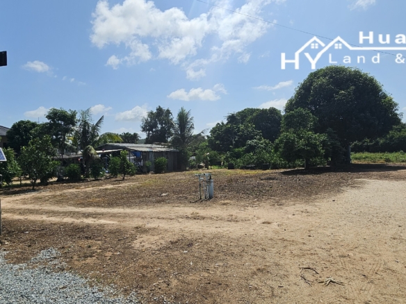 #1739     Plot with borehole near Chak Nok Lake and Huay Yai Village
