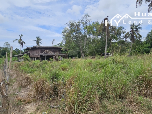 #1749    Corner plot with wooden Thai house just off main road