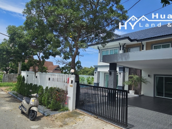 #3524 Modern Well Presented & Updated Pool Villa