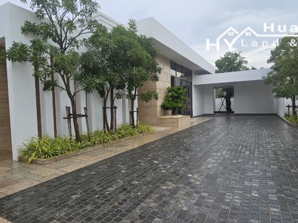 #3519 One of 2 stunning NEW well presented Hillside HUGE Pool Houses with views