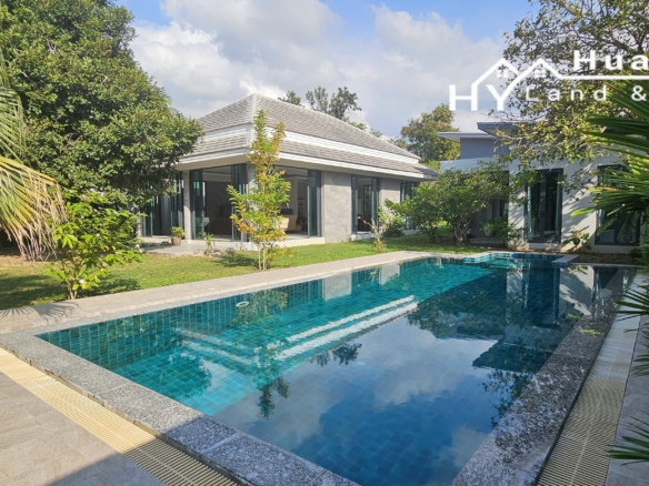 Large Pool Villa Huay Yai Pattaya with 4 Bedrooms, 104m² Living Room, 12m Saltwater Swimming Pool on 1.65 Rai of Mature Gardens