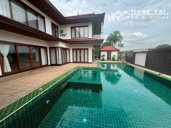 #3359  Spacious House on raised position with long distance views. Golf Course location